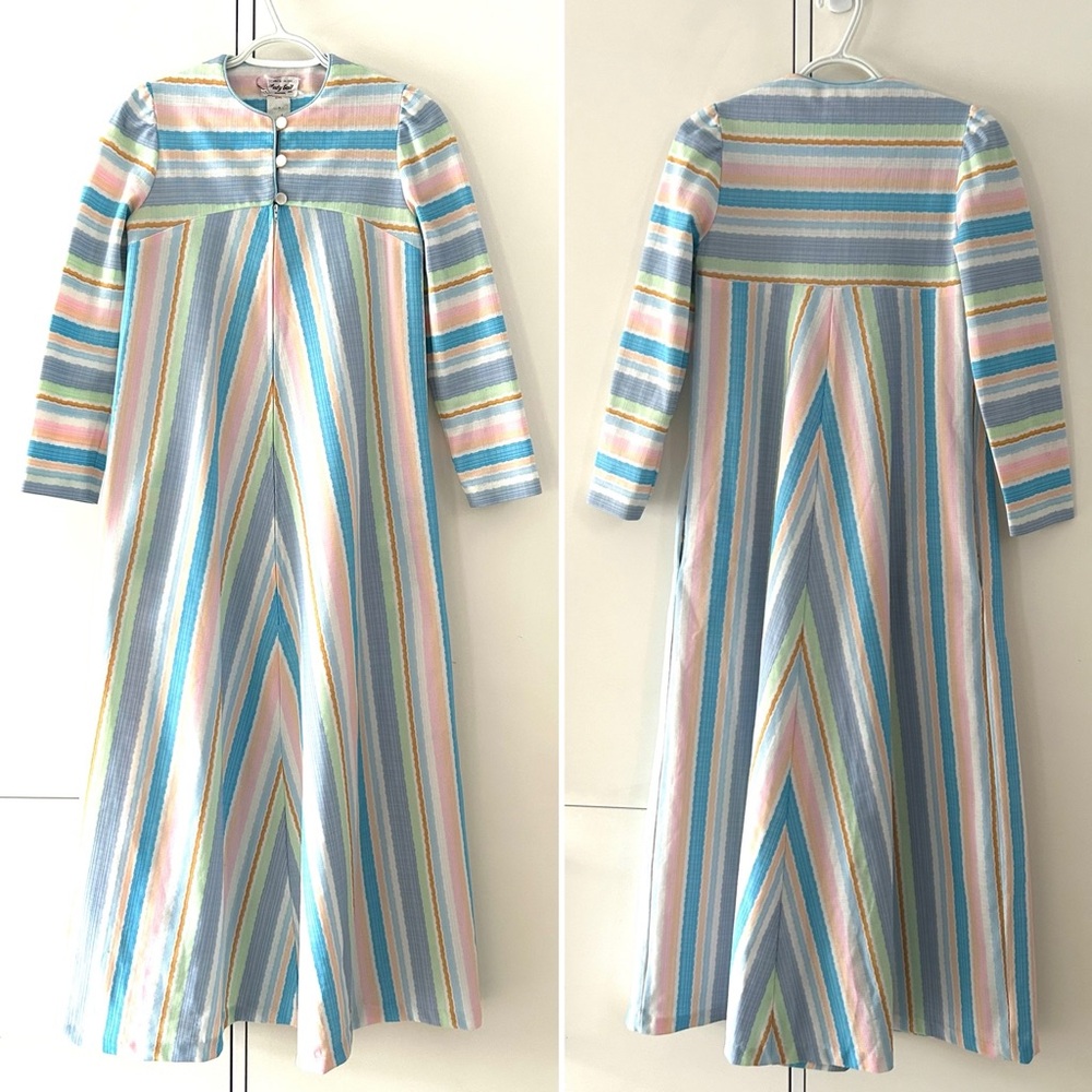 1970s vintage Judy Gail of Montreal poly pastel striped housedress